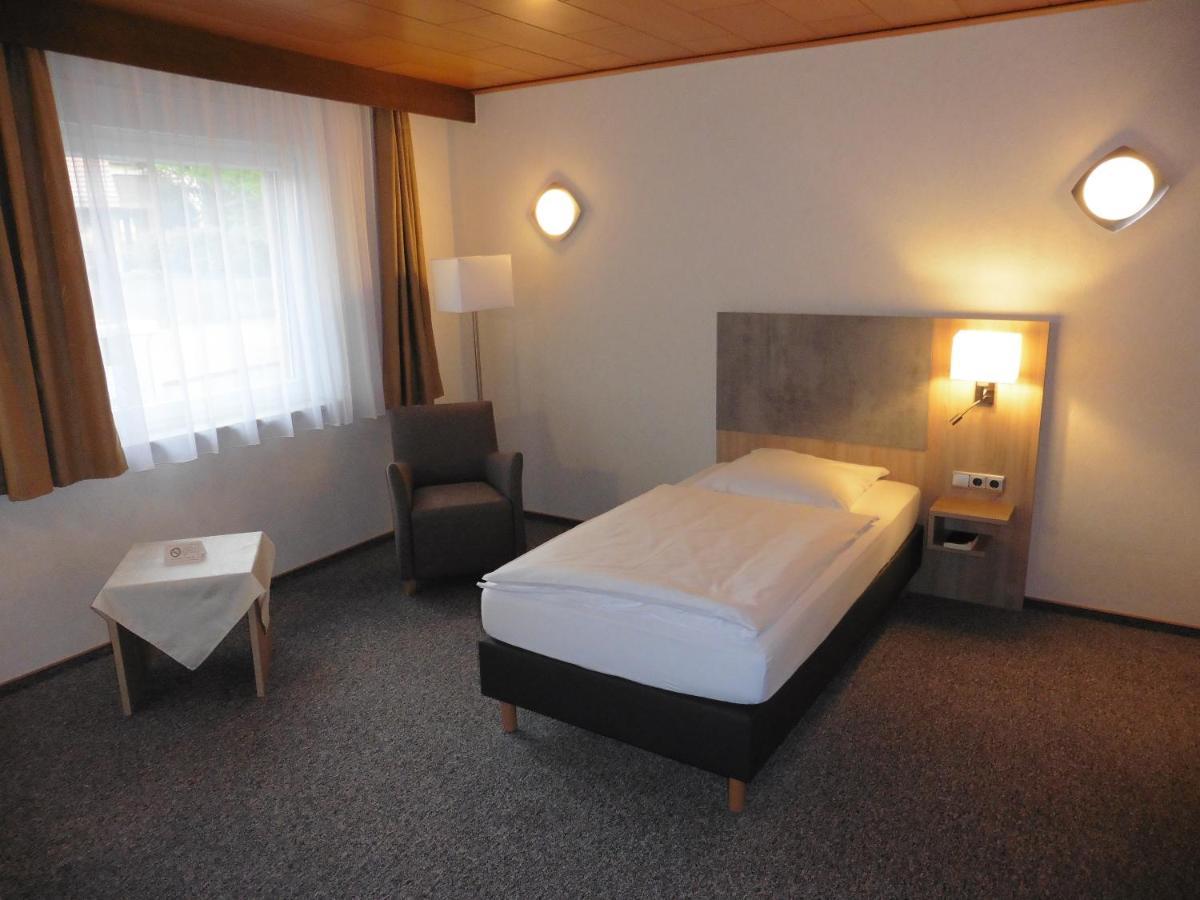 Hotels Landhaus Dieterichs Wolfsburg Esterno foto