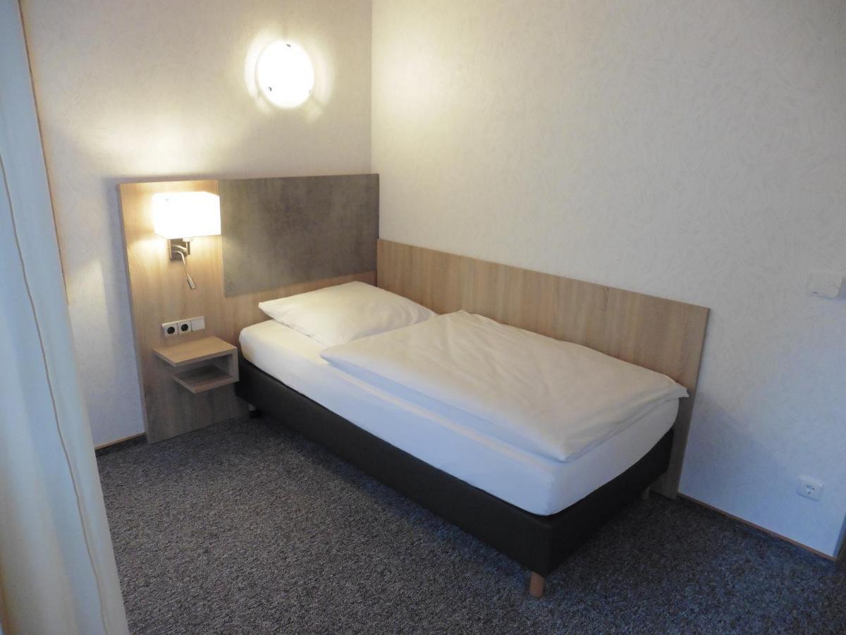 Hotels Landhaus Dieterichs Wolfsburg Esterno foto