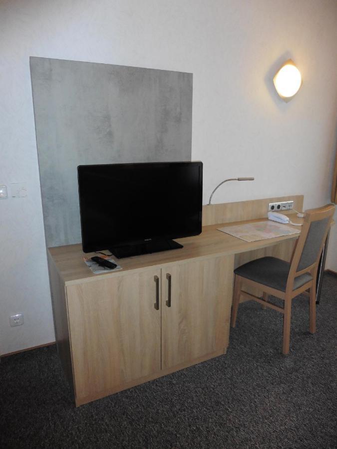 Hotels Landhaus Dieterichs Wolfsburg Esterno foto