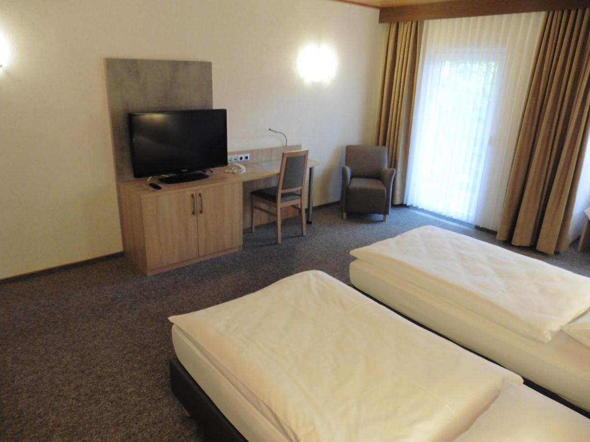 Hotels Landhaus Dieterichs Wolfsburg Esterno foto